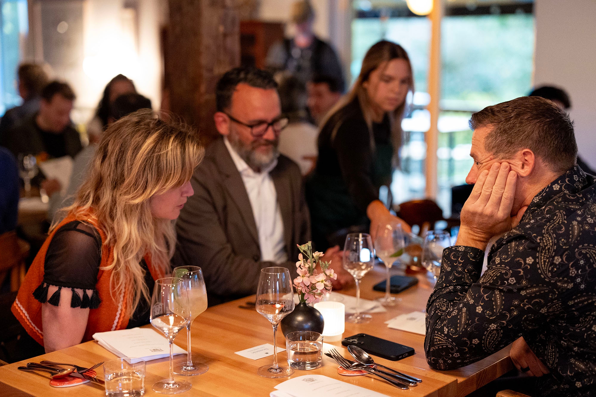 Vue extérieure de l'Espace Old Mill au crépuscule