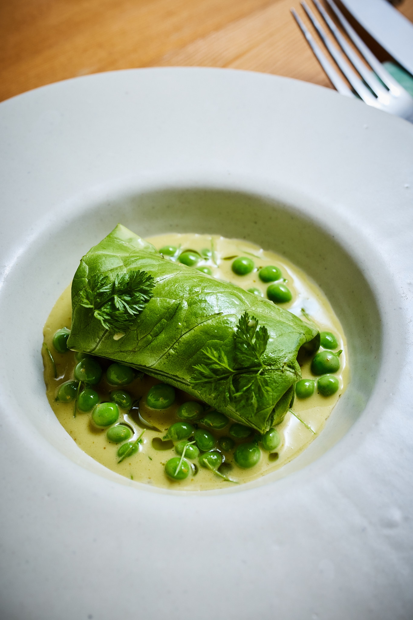 Plat gastronomique préparé avec les récoltes du jardin maraîcher